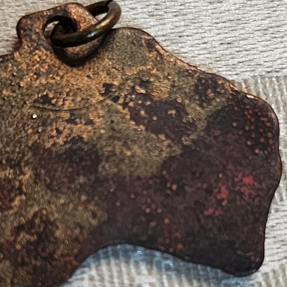 VINTAGE 80s AUSTRALIA MAP ENAMEL PENDANT – RED ORANGE COOPER ART JEWELRY - Picture 5 of 11